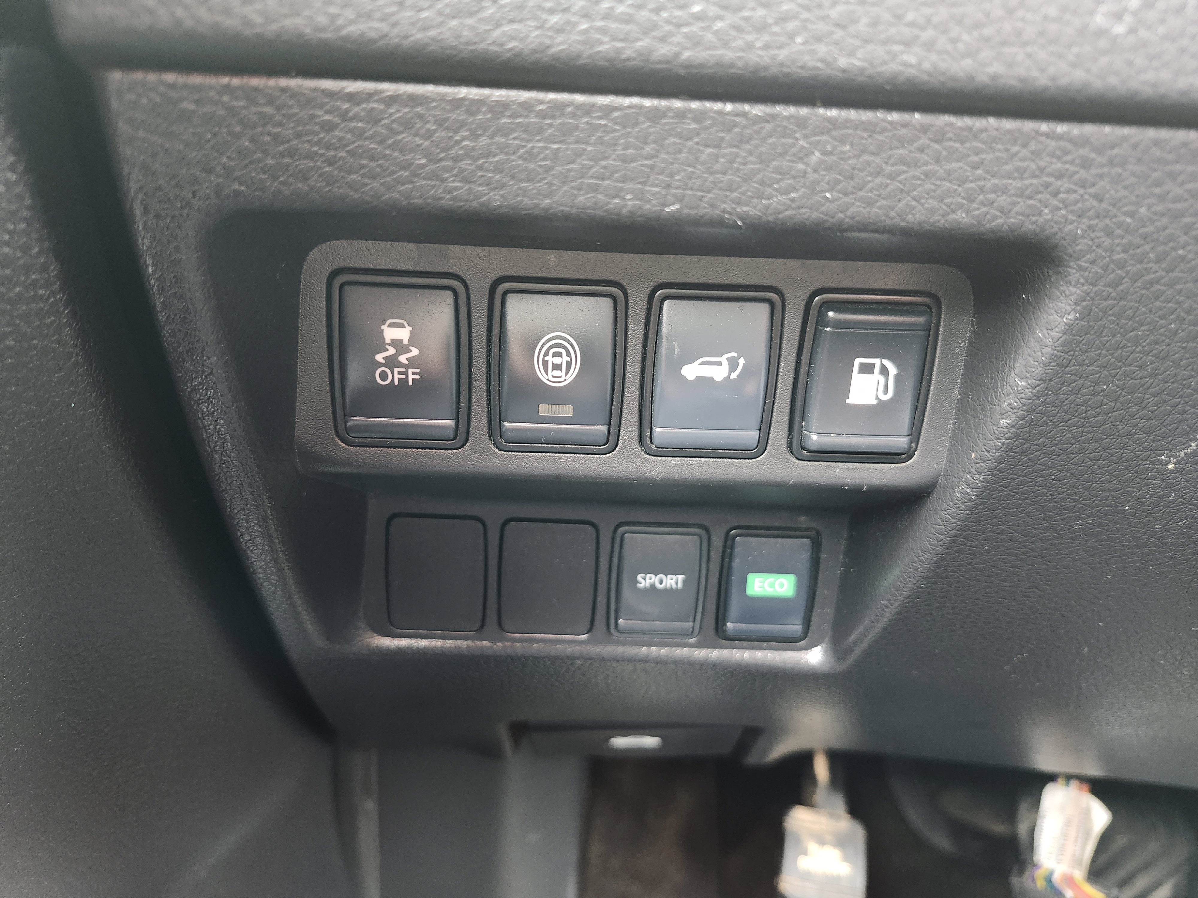 Used 2020 Nissan Rogue SV image 11