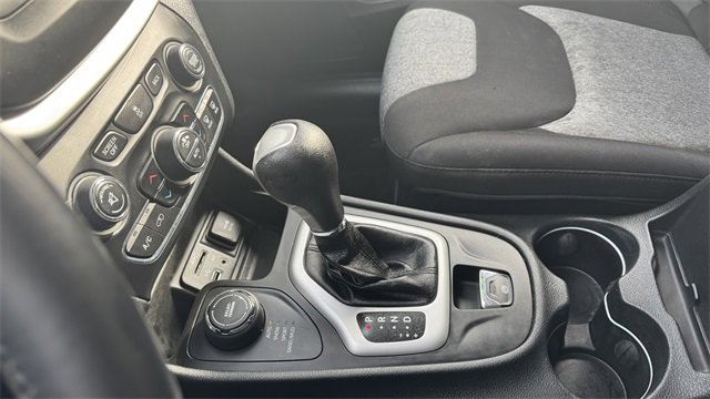 Used 2014 Jeep Cherokee Latitude w/ Comfort/Convenience Group image 27