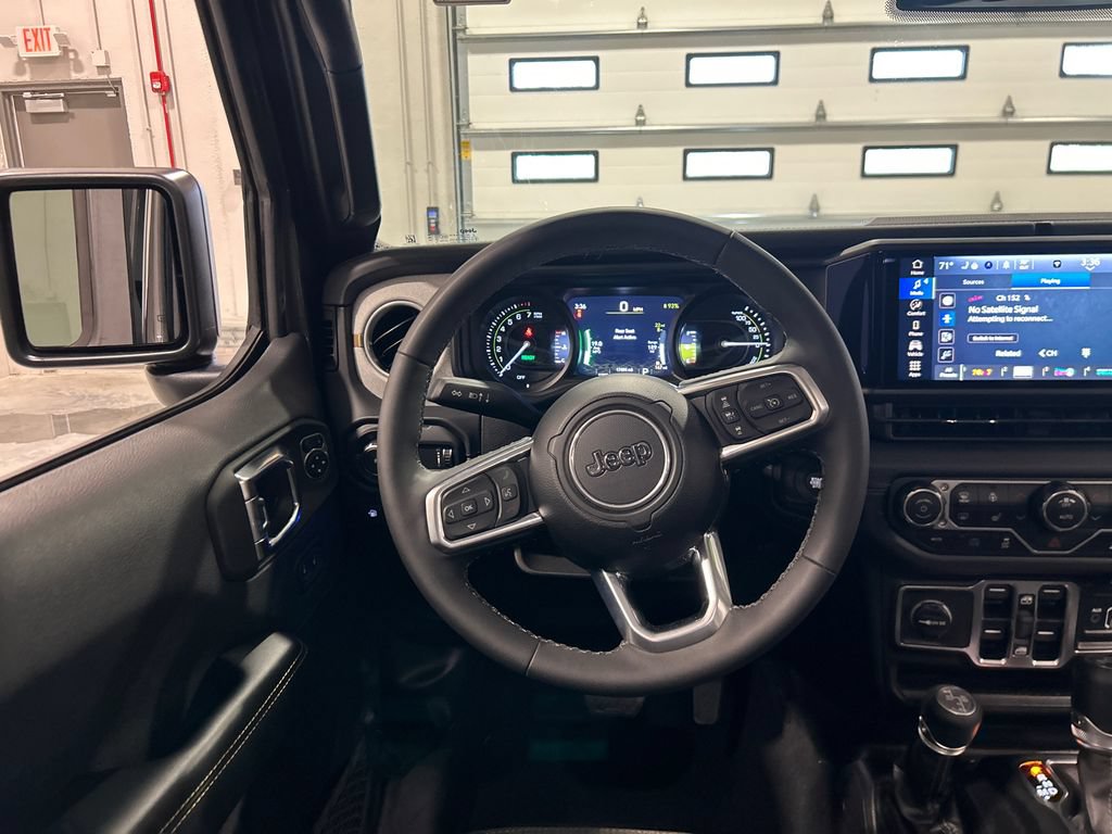 Used 2025 Jeep Wrangler Unlimited Sahara AWD/4WD image 28
