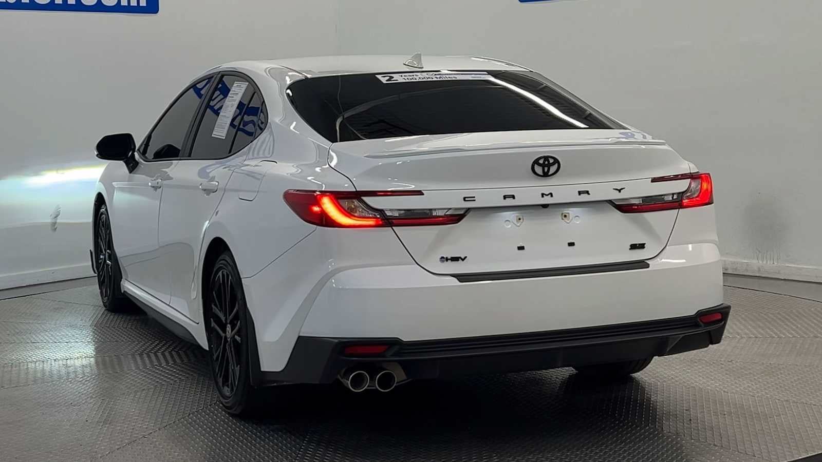 Used 2025 Toyota Camry SE w/ Convenience Package FWD image 6