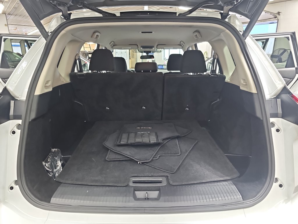 Used 2024 Nissan Rogue SV FWD image 12