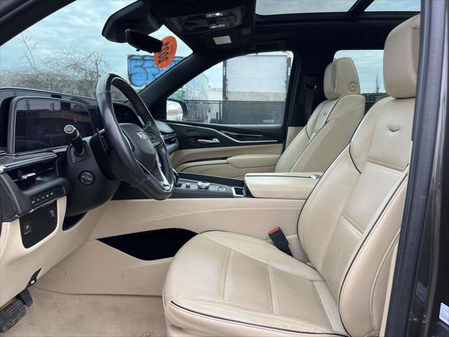 Used 2021 Cadillac Escalade Premium Luxury AWD/4WD image 17