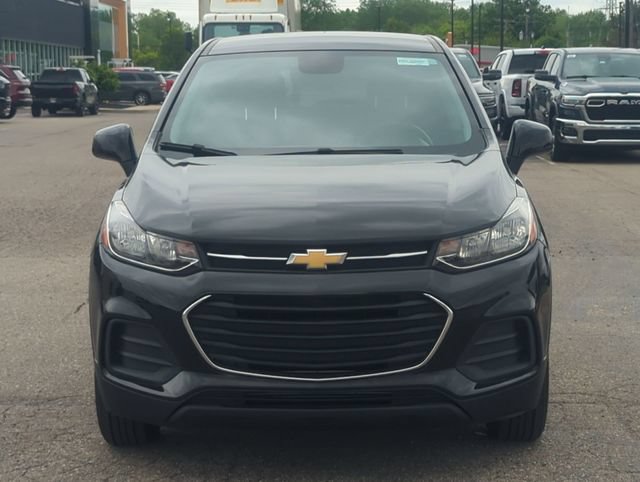 Used 2022 Chevrolet Trax LS w/ Tint and Cruise Package AWD/4WD image 8