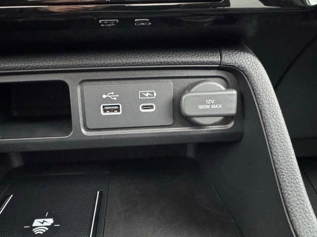 Used 2025 Honda Pilot TrailSport image 17