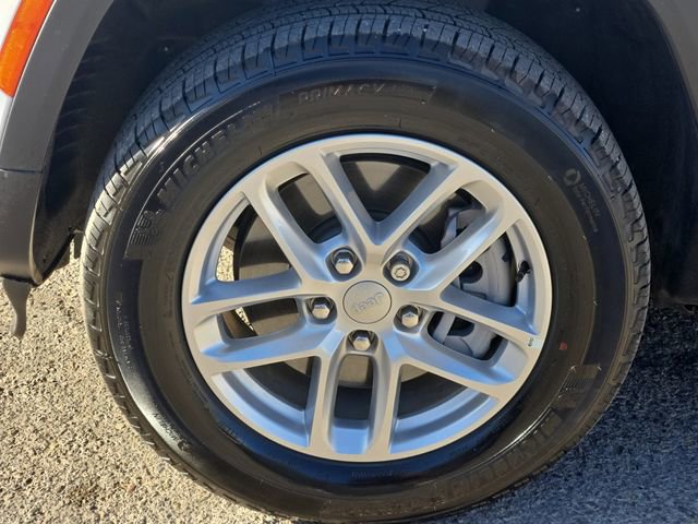 Used 2025 Jeep Grand Cherokee L Laredo w/ Luxury Tech Group I image 8