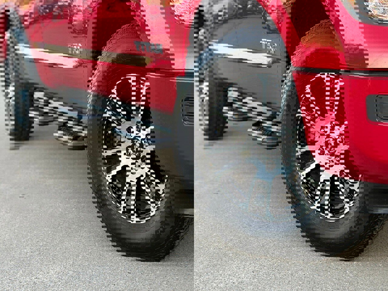 Certified 2024 Nissan Titan SV w/ SV Convenience Package image 9