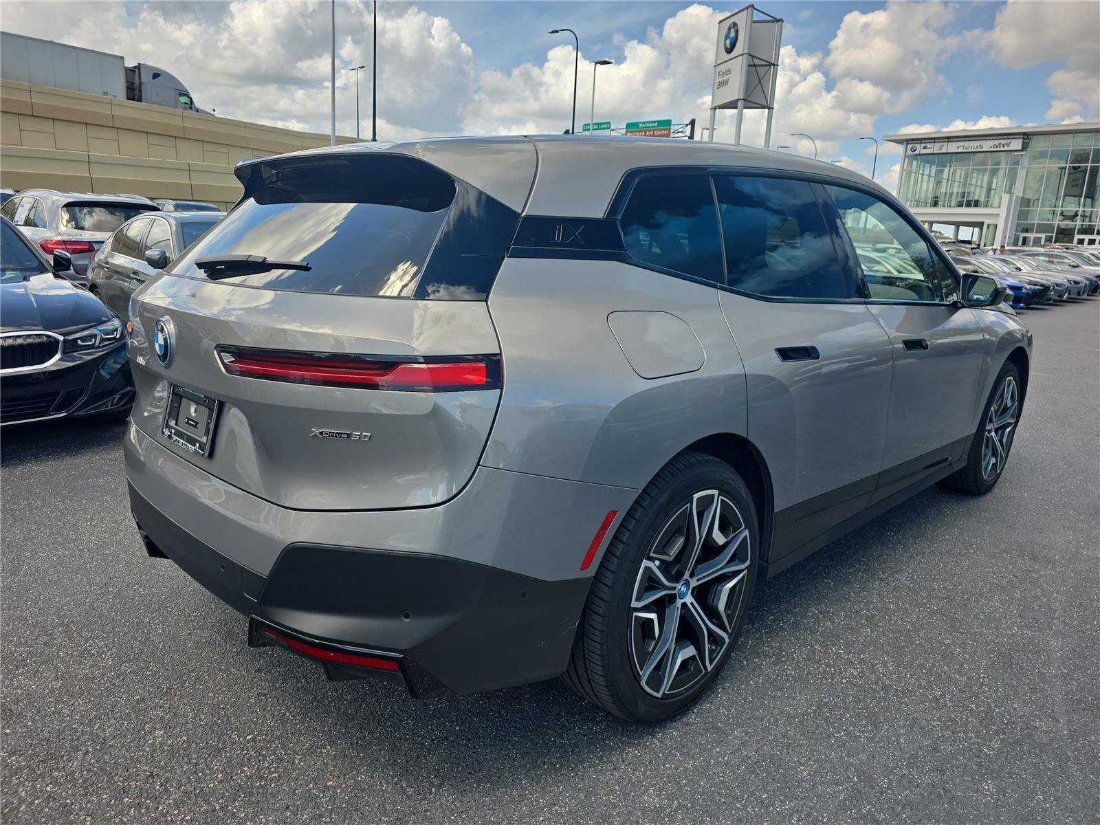 Used 2024 BMW iX xDrive50 AWD/4WD image 3