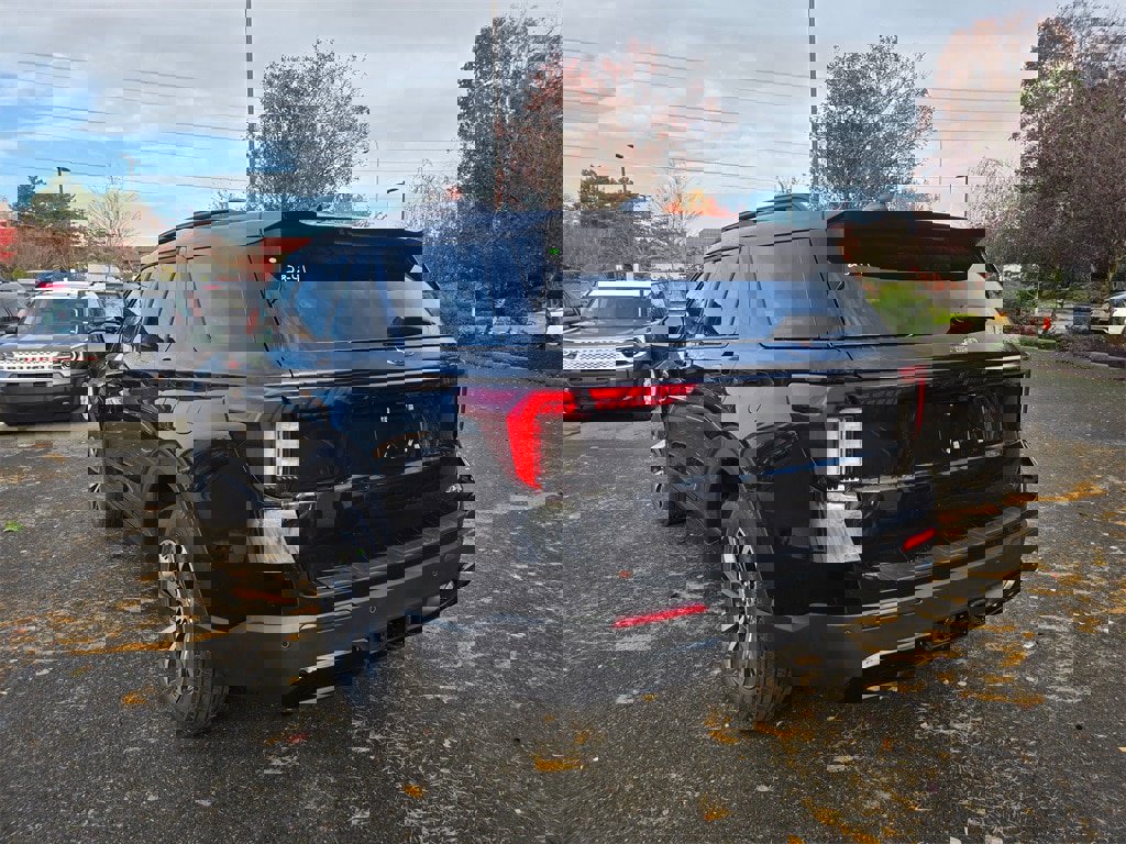 New 2026 Ford Explorer ST-Line image 7