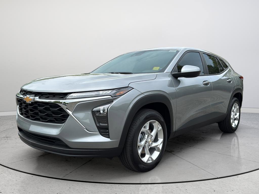 Used 2026 Chevrolet Trax LS w/ LS Convenience Package FWD image 4