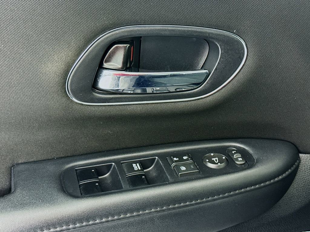 Used 2018 Honda HR-V EX image 17