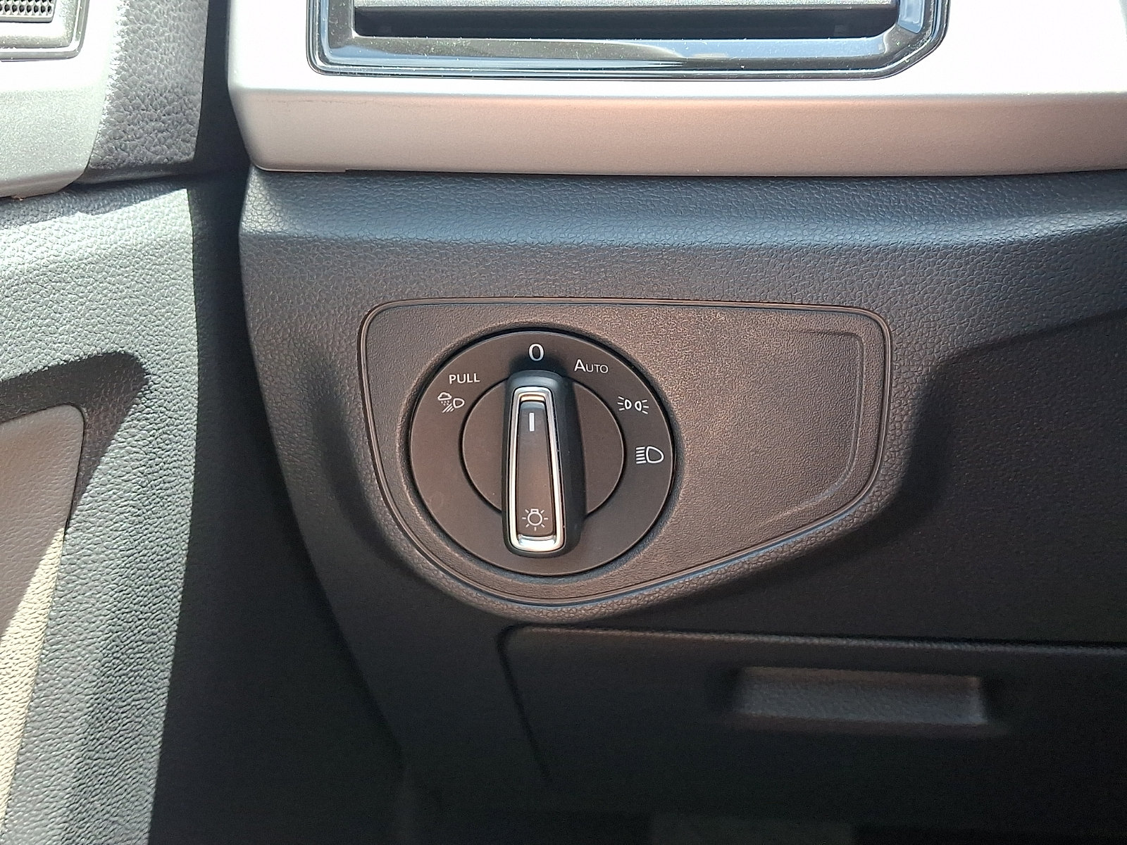 Certified 2023 Volkswagen Atlas SEL R-Line AWD/4WD image 25