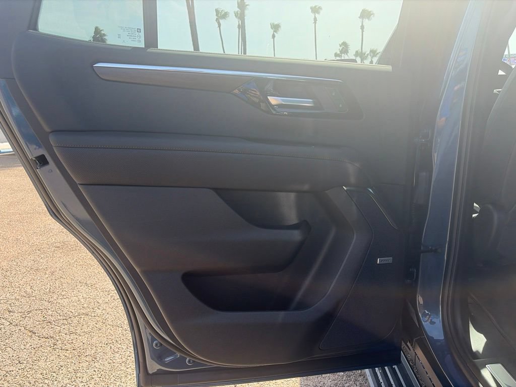 New 2026 Chevrolet Tahoe High Country AWD/4WD image 18