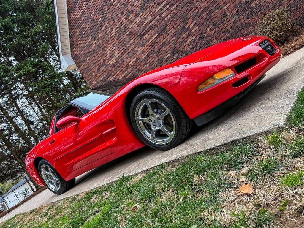 Used 2004 Chevrolet Corvette Coupe w/ Roof Package image 33