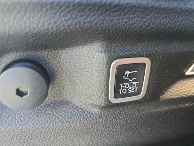 Used 2025 Jeep Grand Cherokee L Limited AWD/4WD image 15