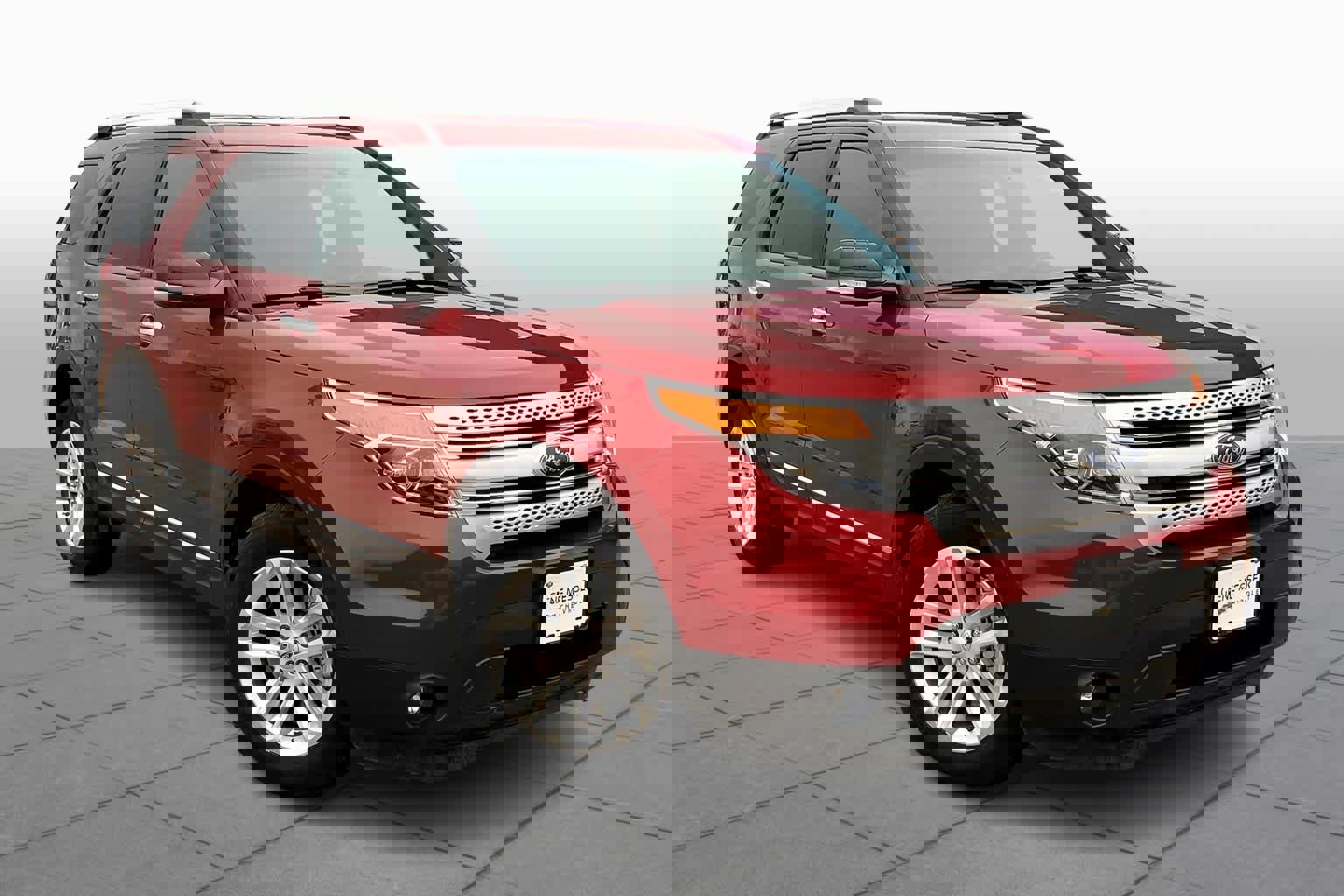 Used 2015 Ford Explorer XLT w/ Equipment Group 202B image 2