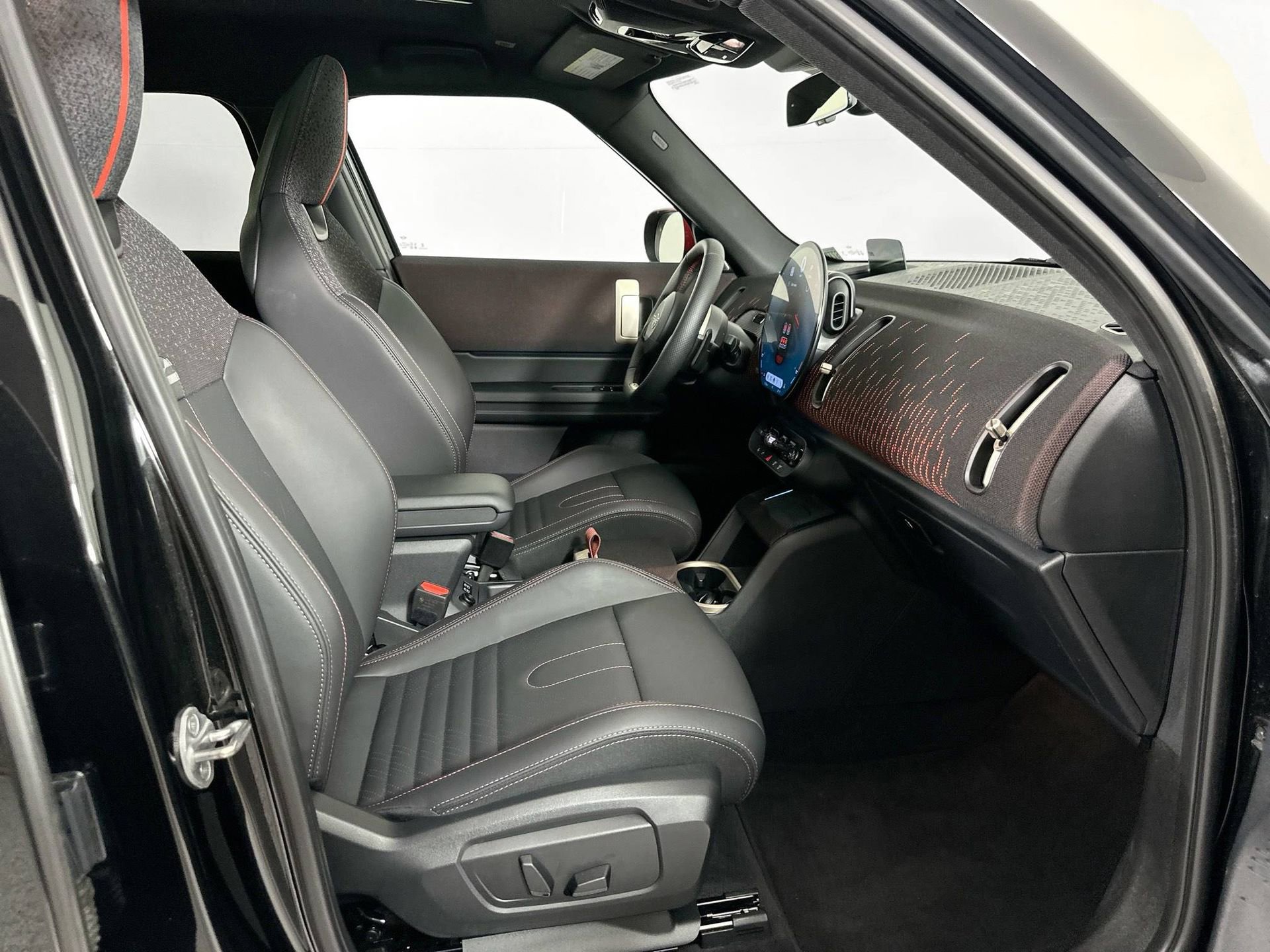 Certified 2025 MINI Cooper Countryman John Cooper Works w/ Comfort Package Max image 33