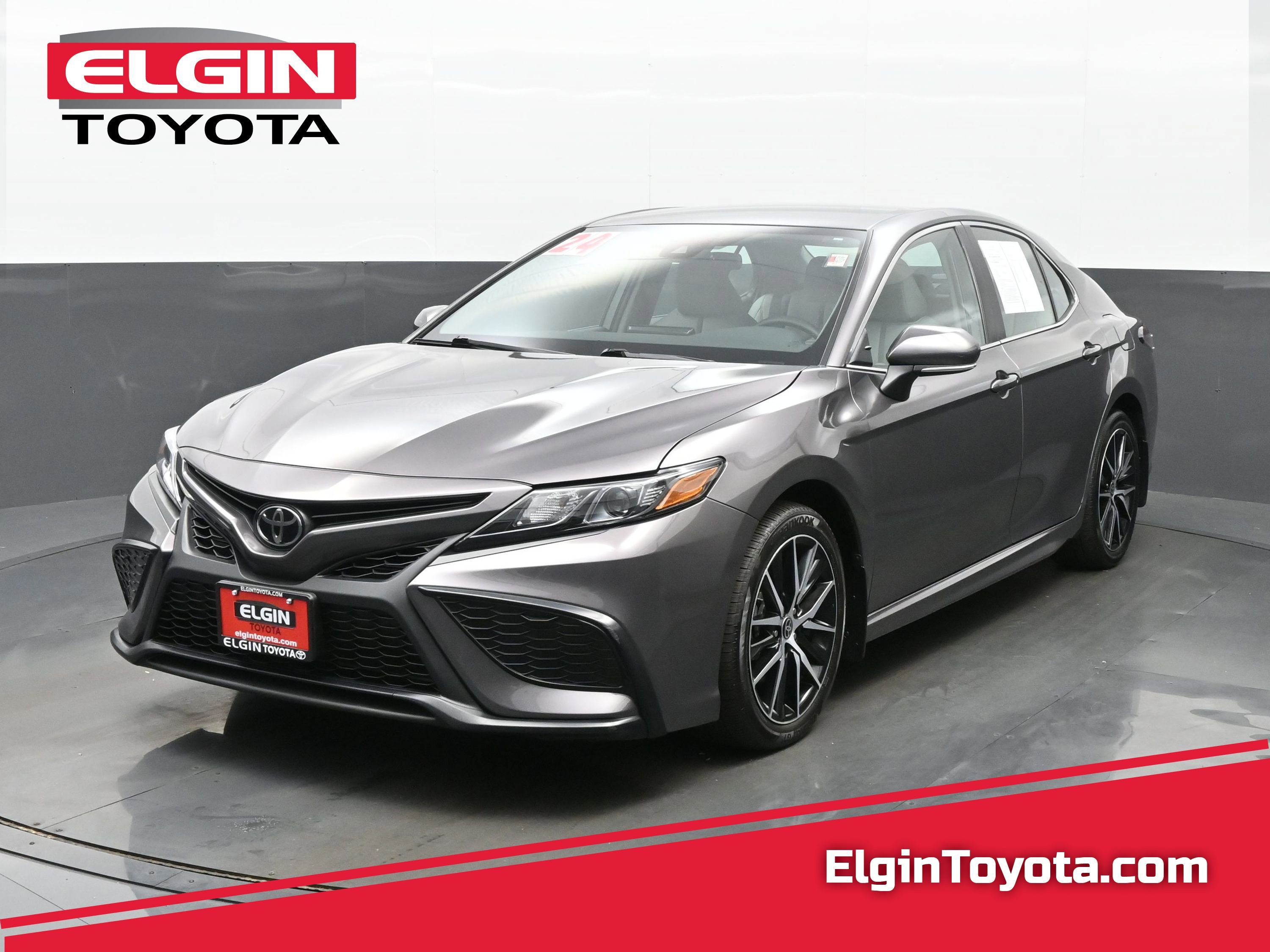 Used 2024 Toyota Camry SE image 1