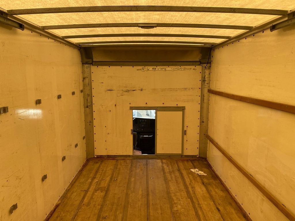 Used 2017 GMC Savana 3500 Extended image 18