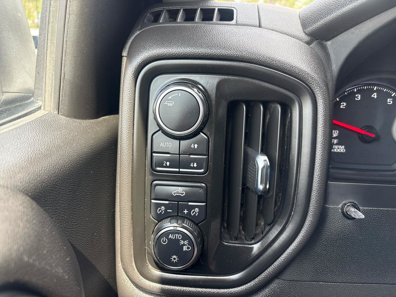Used 2022 Chevrolet Silverado 1500 W/T w/ WT Value Package AWD/4WD image 14