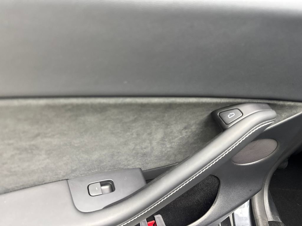 Used 2024 Tesla Model Y Long Range image 38