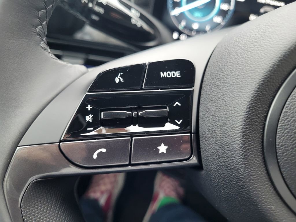 New 2025 Hyundai Elantra Limited image 19