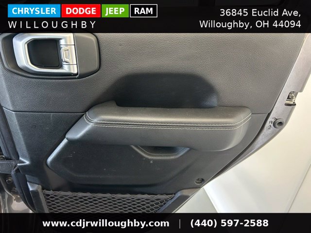 Used 2020 Jeep Wrangler Unlimited Sahara w/ Dual Top Group AWD/4WD image 33
