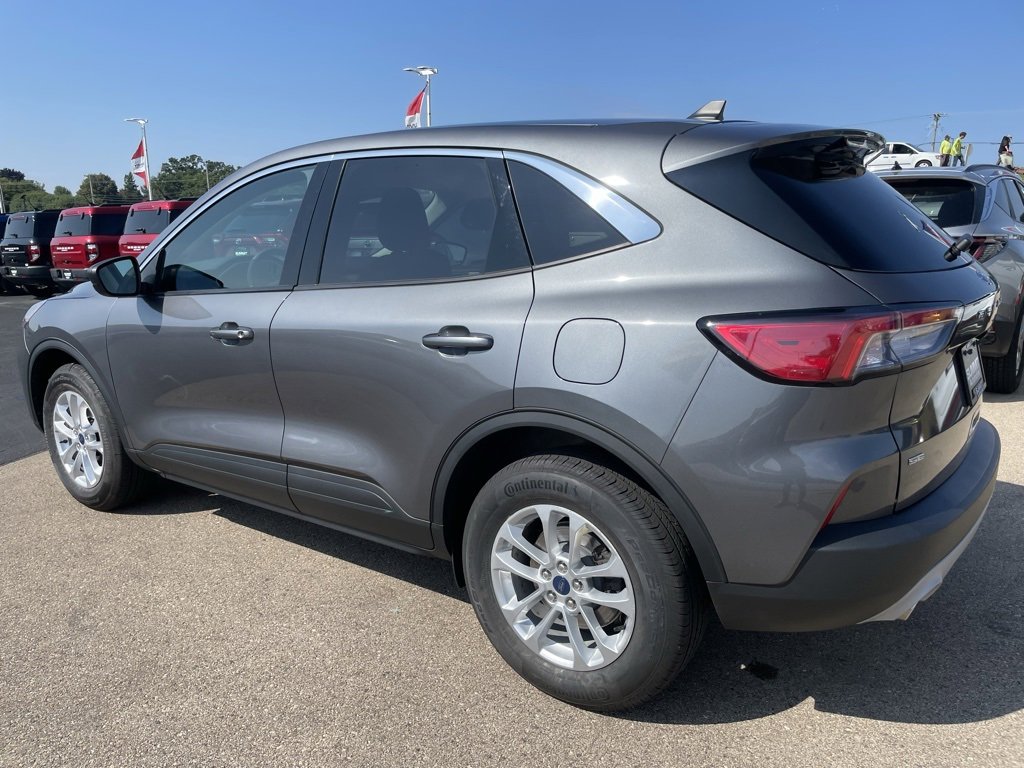 Used 2022 Ford Escape SE image 5