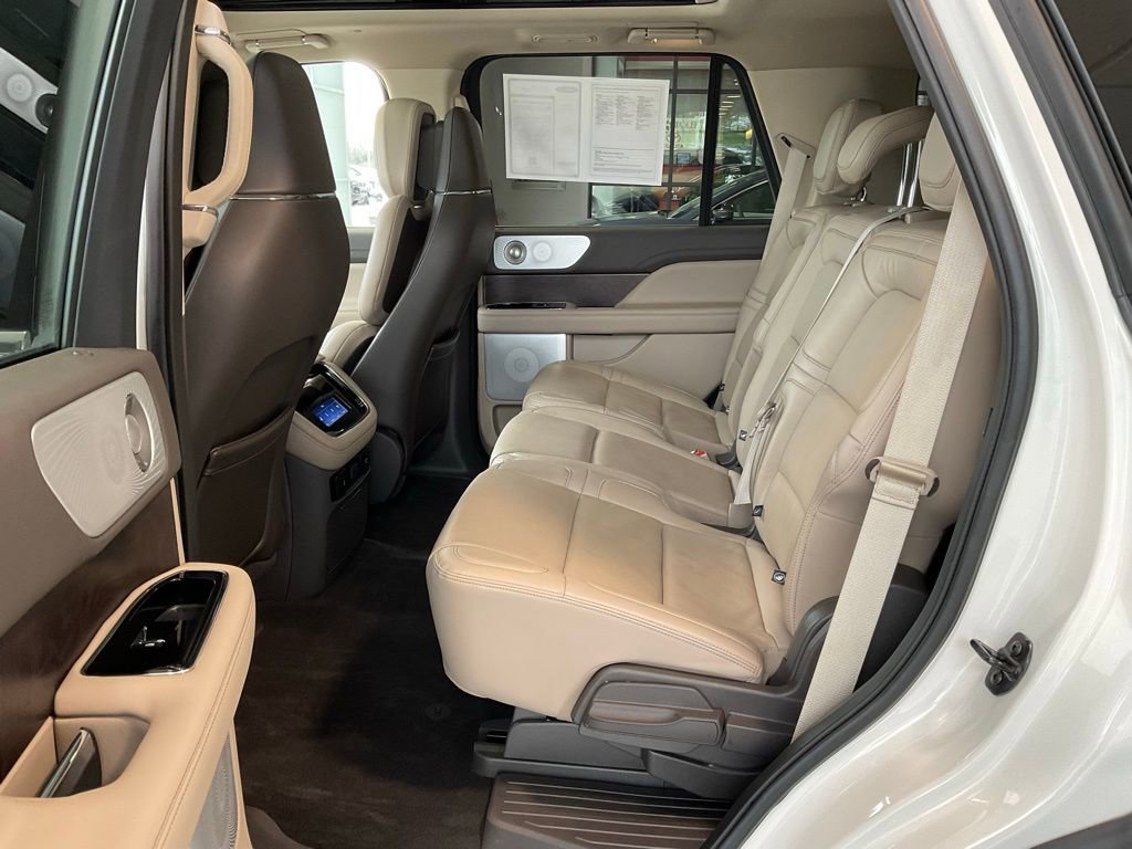 Used 2023 Lincoln Navigator Reserve image 22