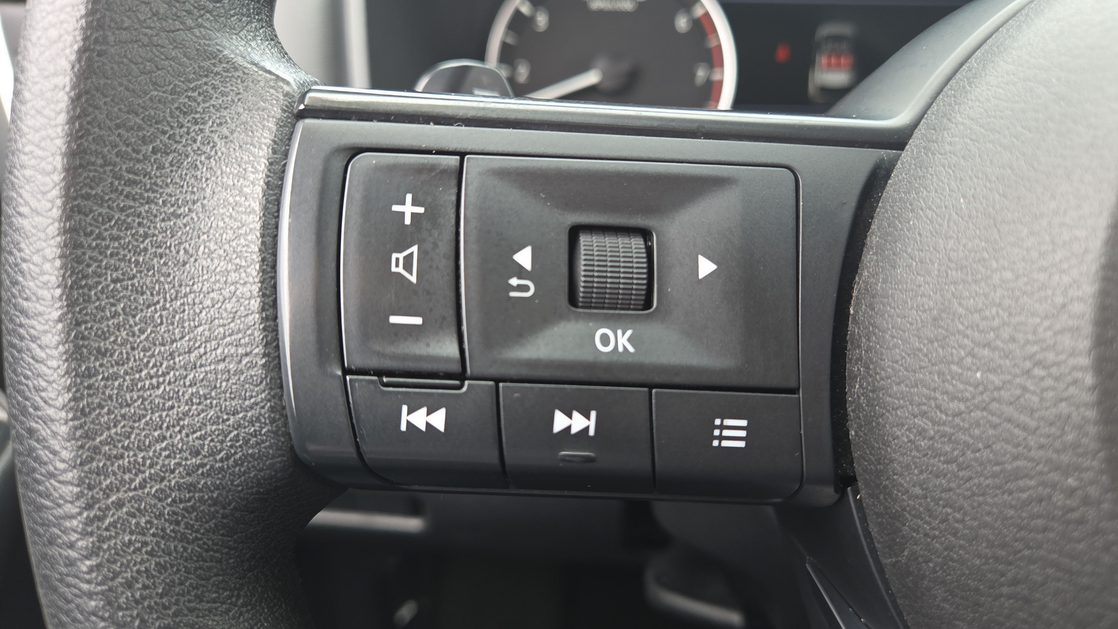 Used 2023 Nissan Rogue S AWD/4WD image 22
