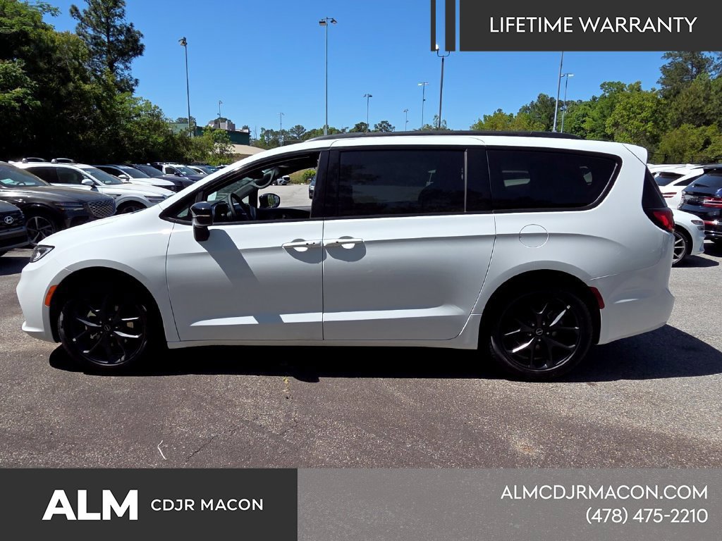 New 2026 Chrysler Pacifica Limited w/ S Appearance Package FWD image 6