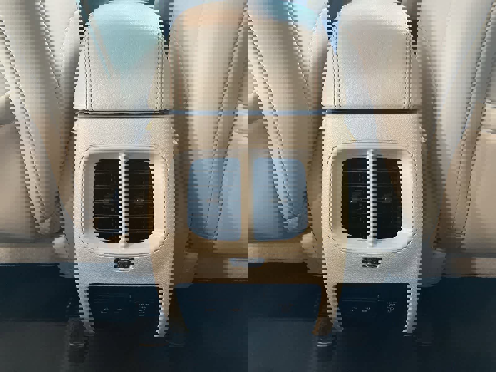 Used 2019 Jeep Cherokee Limited w/ Technology Group image 24