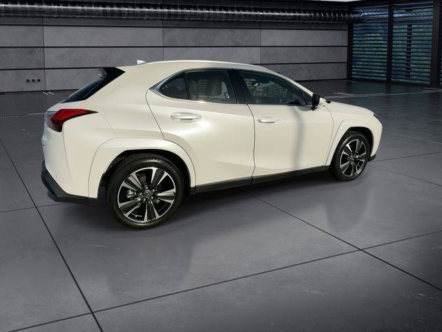Certified 2022 Lexus UX 200 w/ Premium Package FWD image 8