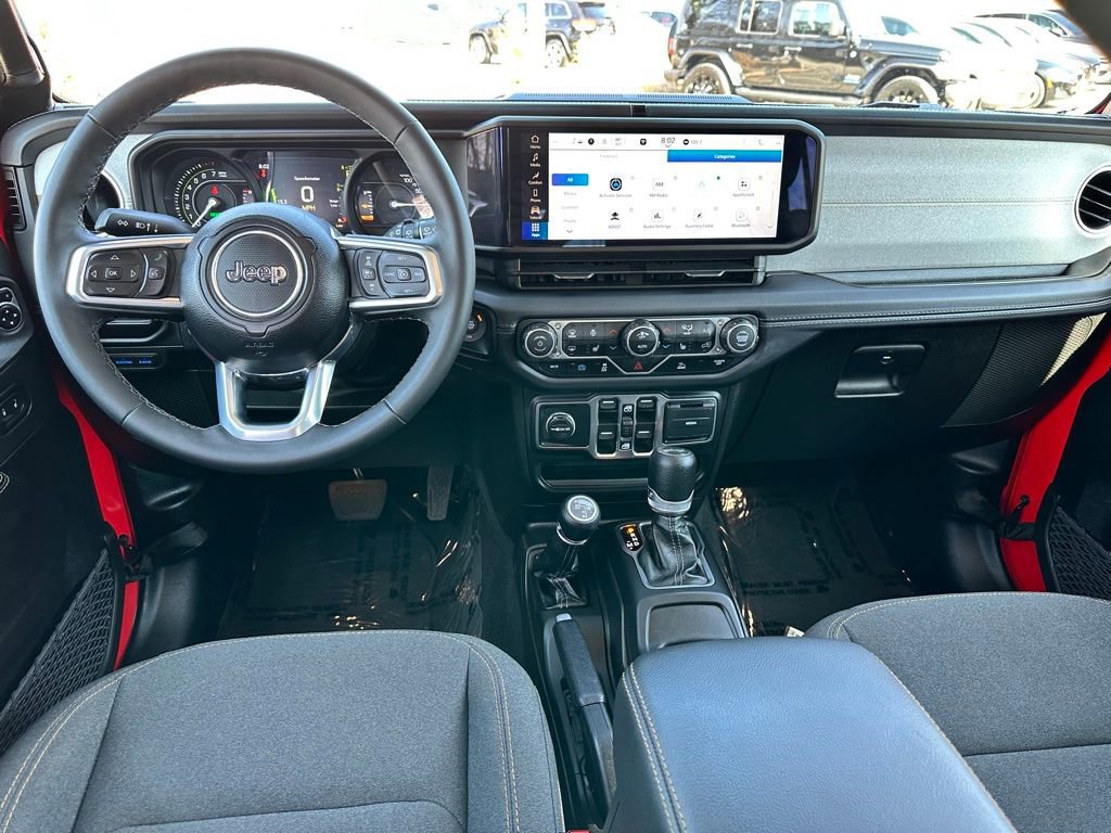 Used 2025 Jeep Wrangler Unlimited Sahara image 15