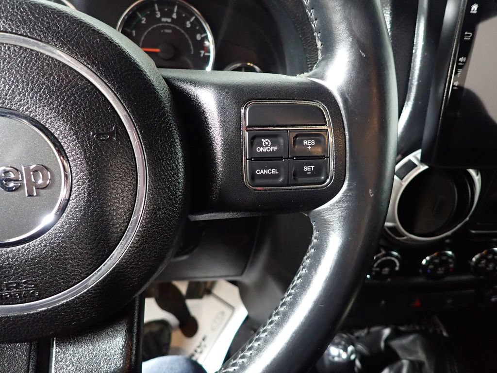 Used 2014 Jeep Wrangler Rubicon w/ Power Convenience Group AWD/4WD image 25