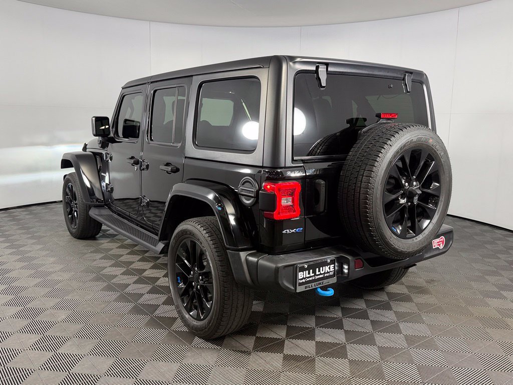 Used 2023 Jeep Wrangler Unlimited Sahara AWD/4WD image 7