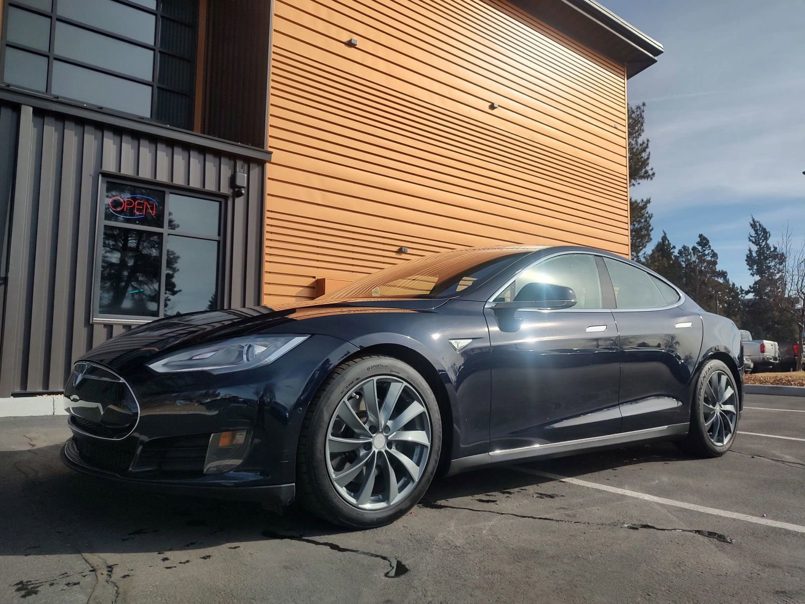 Used 2015 Tesla Model S 70D image 1