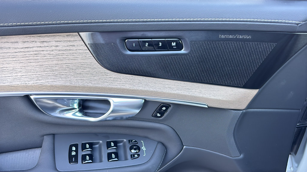 New 2027 Volvo XC90 B6 Plus AWD/4WD image 13