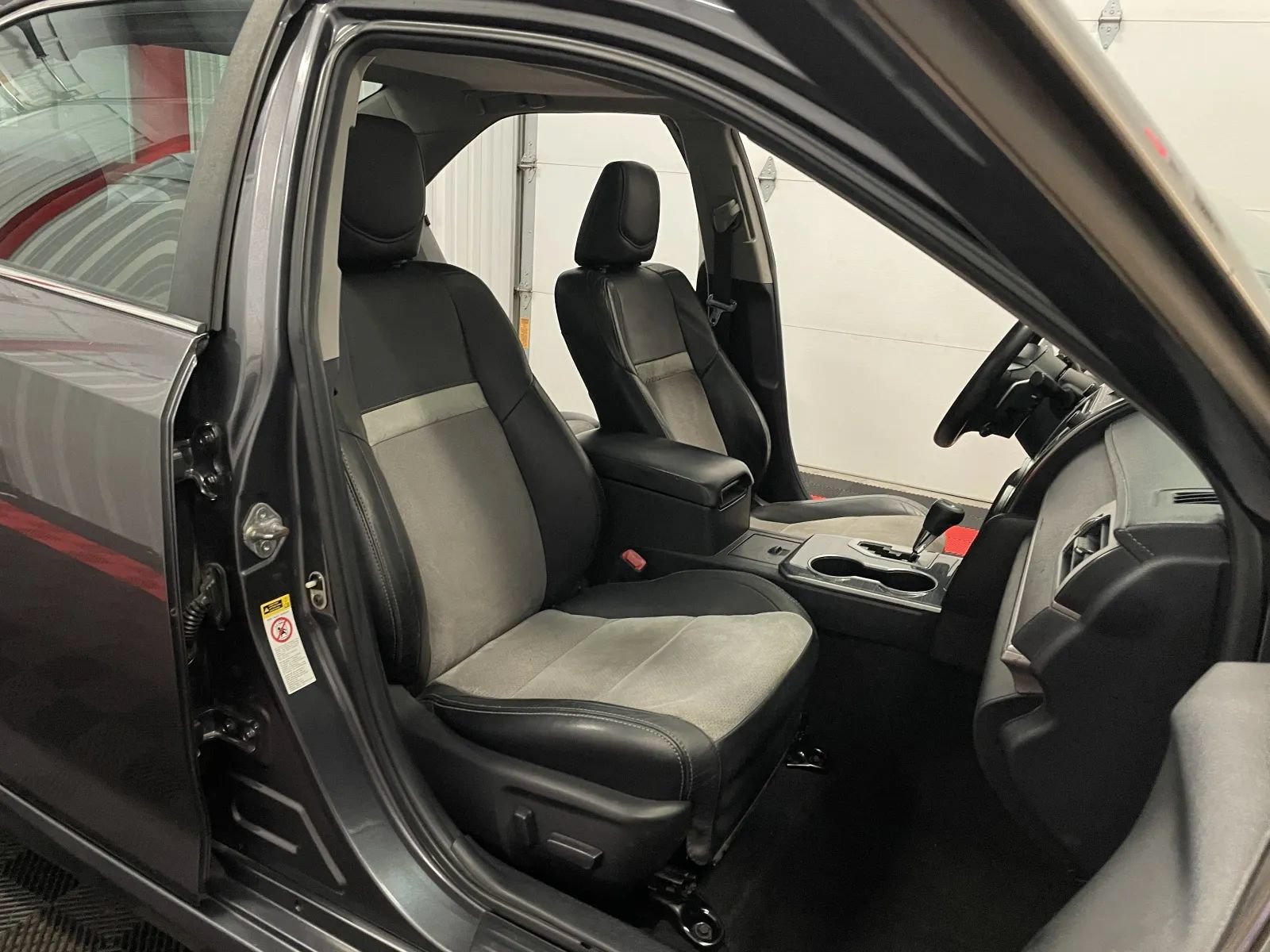 Used 2013 Toyota Camry SE w/ Leather Pkg FWD image 44