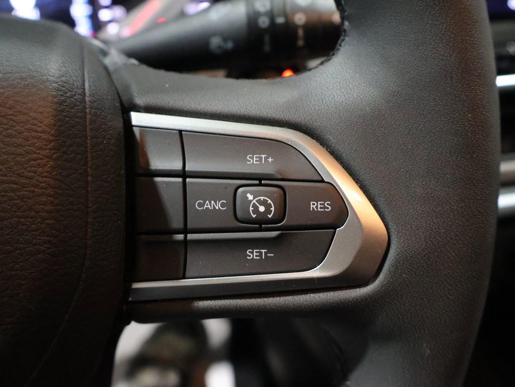 Used 2023 Jeep Compass Latitude image 33