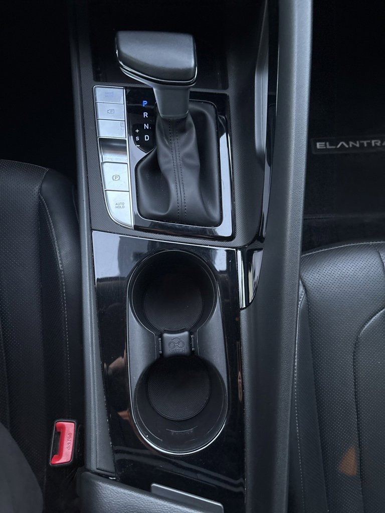 Certified 2023 Hyundai Elantra Limited w/ Preferred Accessory Package image 21