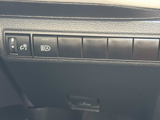 Used 2022 Toyota Corolla LE FWD image 27