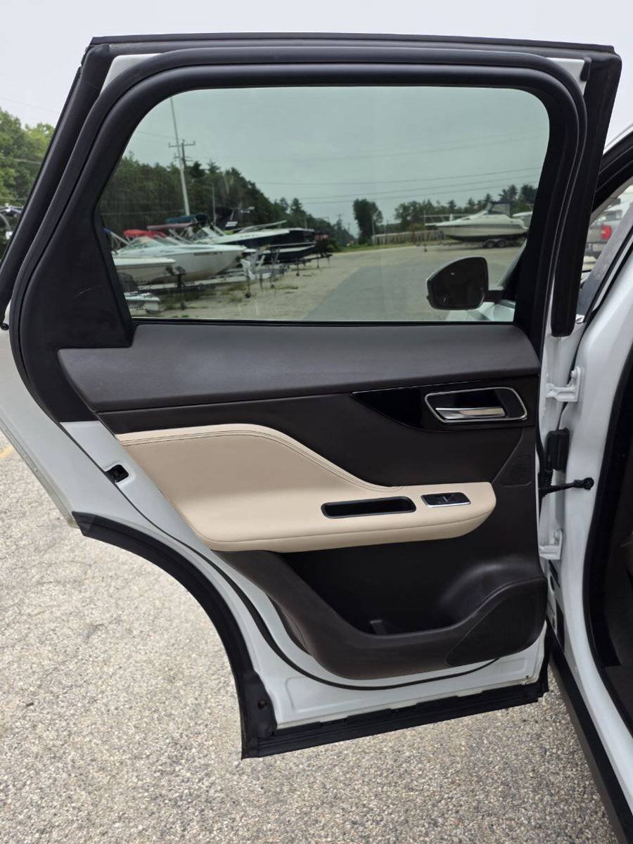Used 2017 Jaguar F-PACE Prestige AWD/4WD image 16
