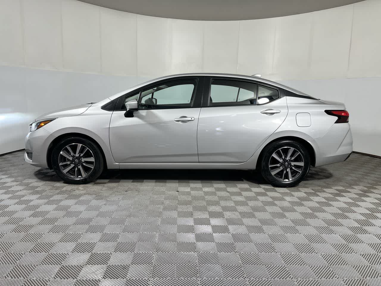 Used 2025 Nissan Versa SV FWD image 5