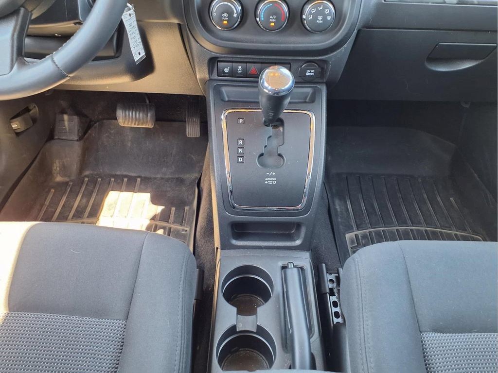 Used 2015 Jeep Patriot Latitude AWD/4WD image 17