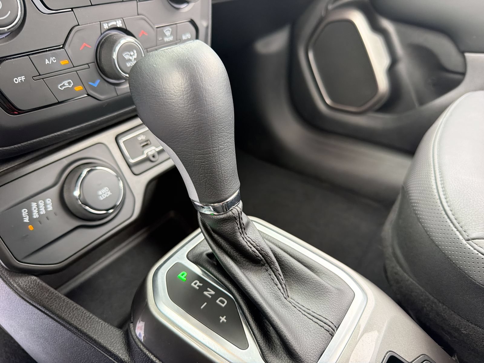 Used 2021 Jeep Renegade Limited AWD/4WD image 36