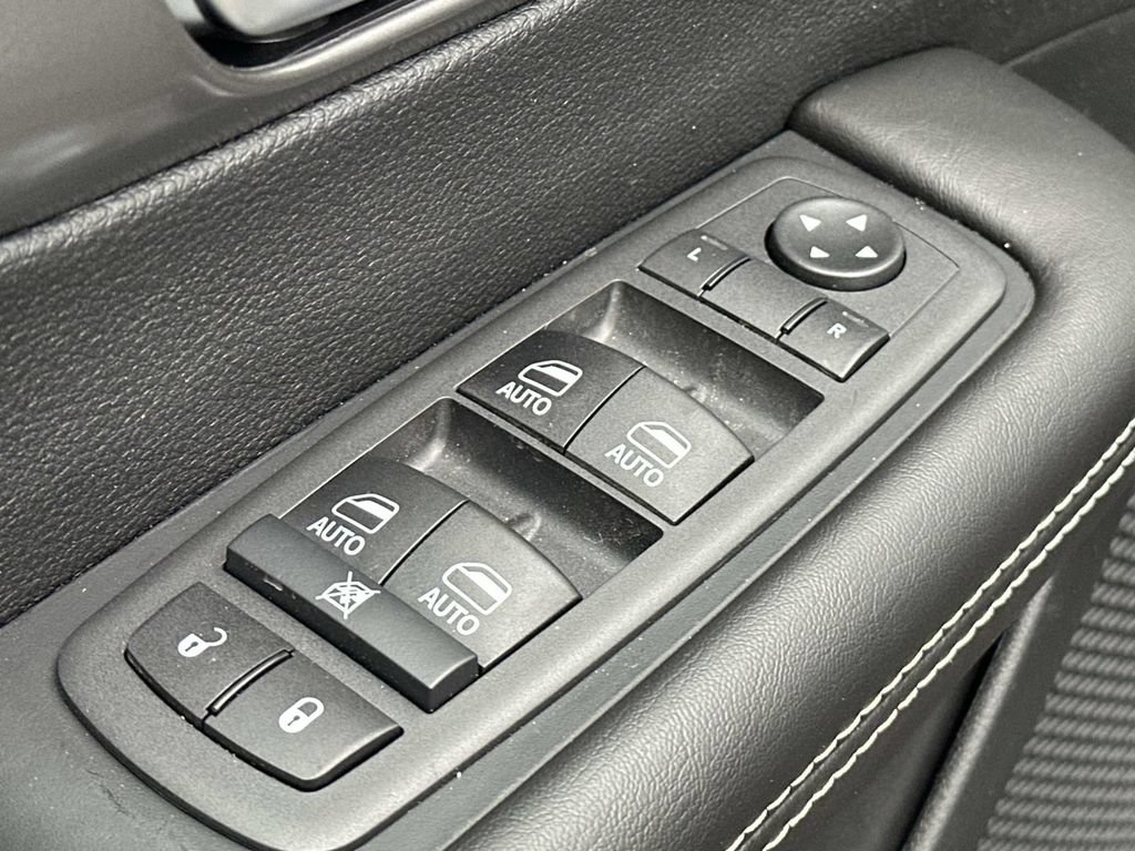 New 2026 Chrysler Pacifica Select w/ S Appearance Package AWD/4WD image 14