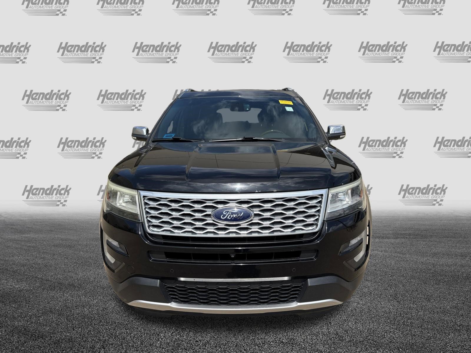 Used 2017 Ford Explorer Platinum image 3