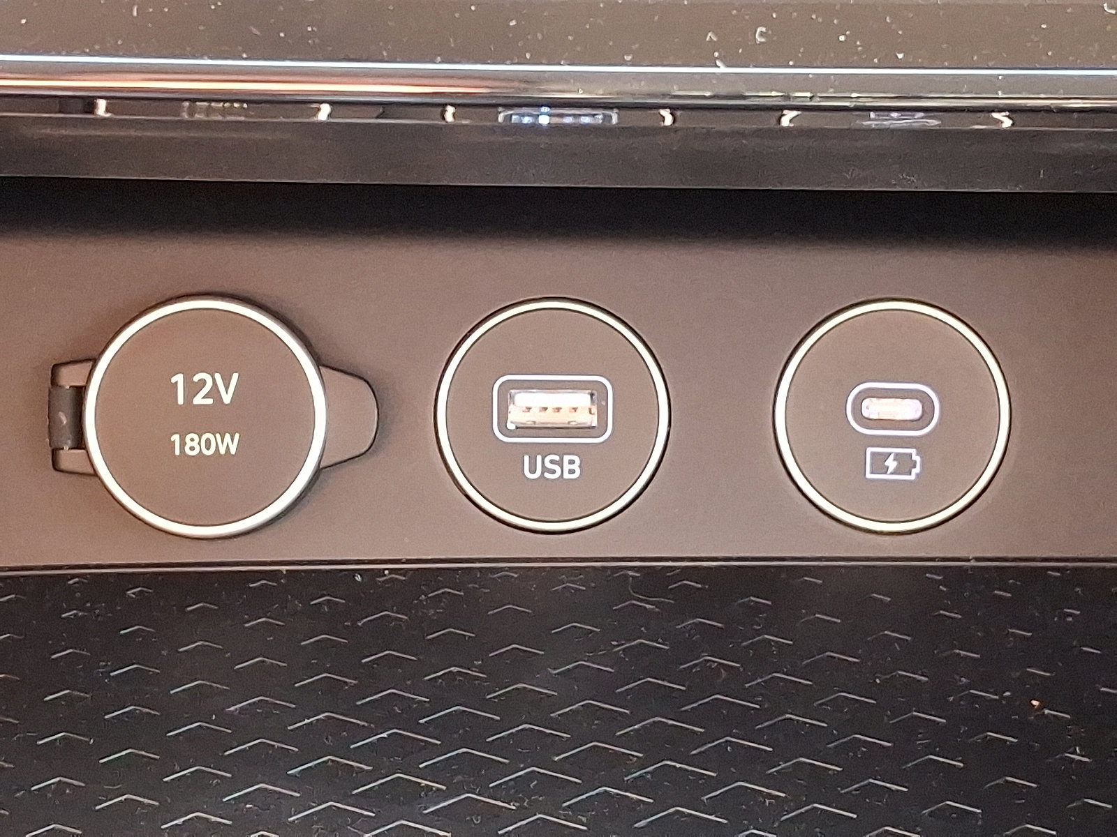 Used 2025 Genesis G70 2.5T image 25