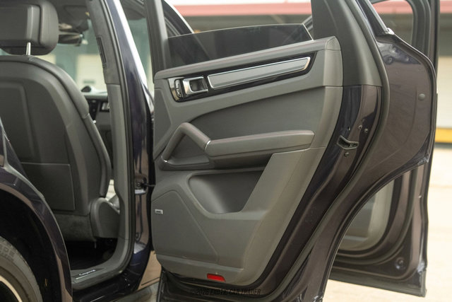 Used 2019 Porsche Cayenne Turbo image 26