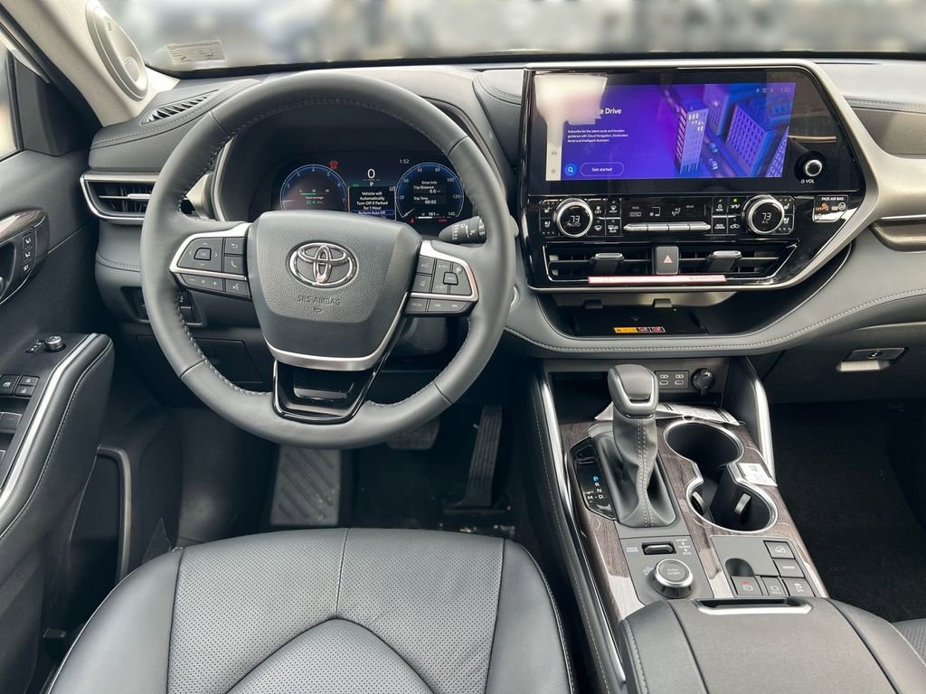 New 2026 Toyota Highlander Limited image 18